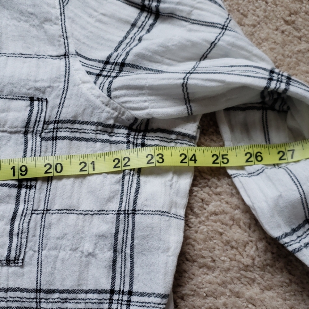 NWT- Universal Thread white plaid - Picture 3 of 7